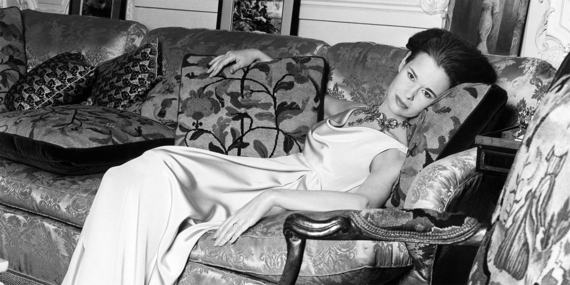 Gloria Vanderbilt, sister of Thelma Furness (ex-lover of King Edward VIII) died of stomach cancer