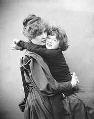 The most elegant Irish man Oscar Wilde´s wife Constance and their son Cyril 1889