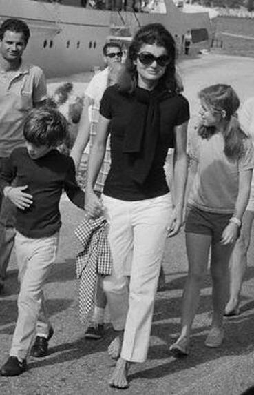 Elegant style icon wardrobe essentials: Jackie Kennedy Onassis in capri pants, with her son John Kennedy Jr., Capri, Italy