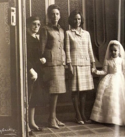 Sonsoles de Icaza(Second from left) with her mother(first from left), her daughter Sonsoles Díez de Rivera Sonsoles(third from left) and one of her grandaughters