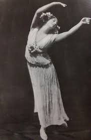 Anna Pavlova in Delphos dress of Mariano Fortuny