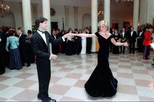 Princess Diana in midnight blue velvet dress designed by Victor Edelstein dancing with American actor John Travolta, 9 November 1985