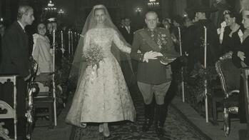 Sonsoles Díez de Rivera con su padre el marqués de Llanzol, el dia de su boda,