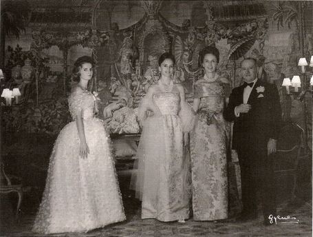 Sonsoles de Icaza Marquesa de Llanzol con sus hijas Sonsoles Díez de Rivera, Carmen Díez de Rivera y su marido el marques de Llanzol 
