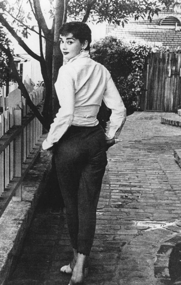 Elegant style icon wardrobe essentials: Audrey Hepburn in capri pants