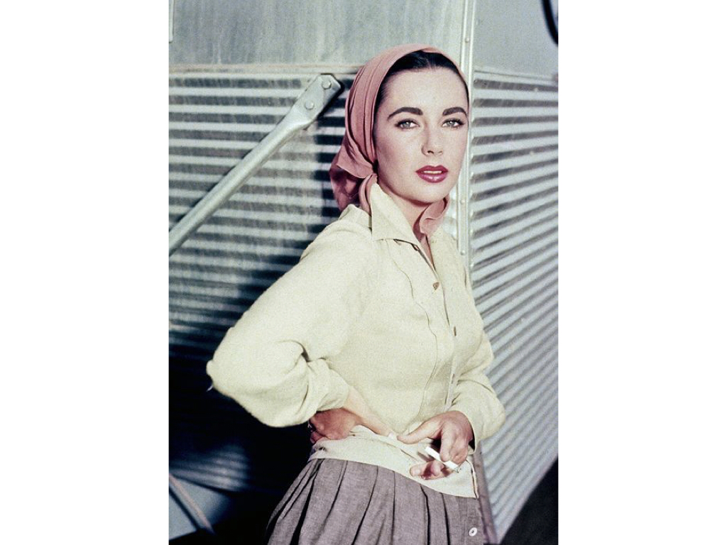 Elegant style icon wardrobe essentials: Elizabeth Taylor in headscarves