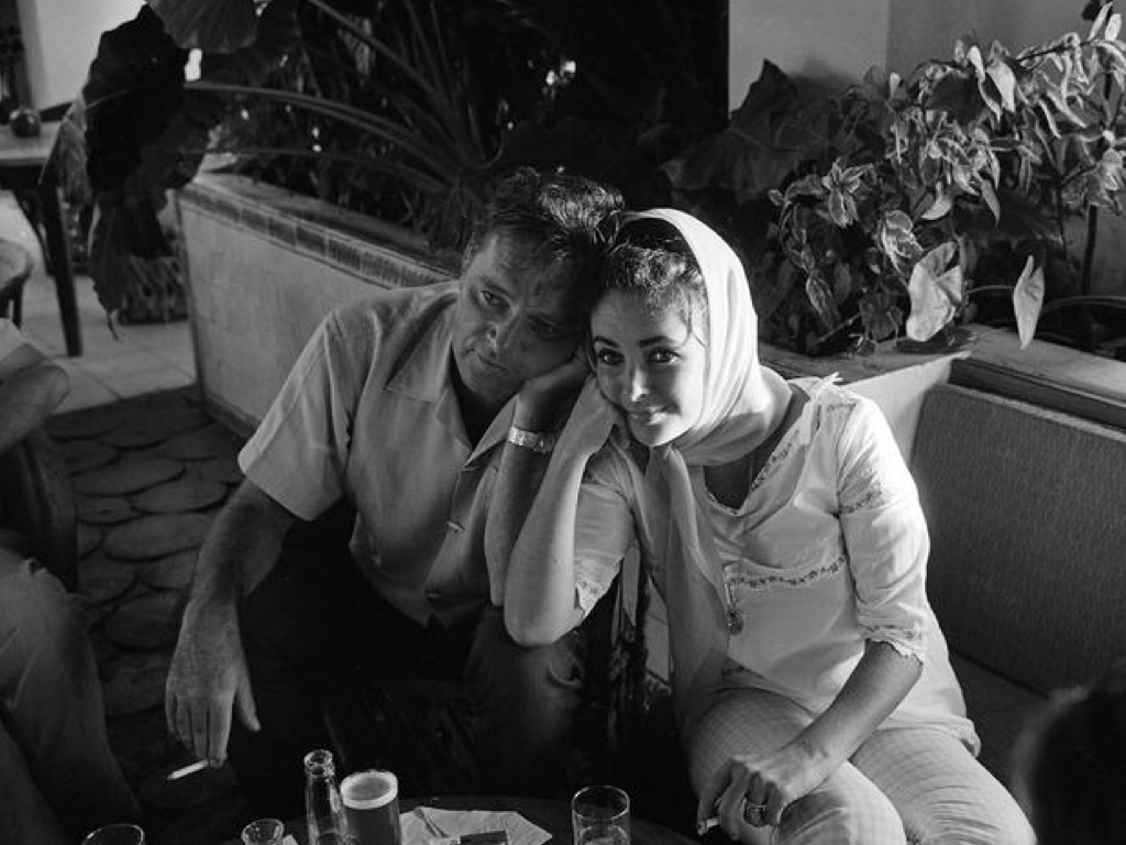 Elegant style icon wardrobe essentials: Elizabeth Taylor in headscarves