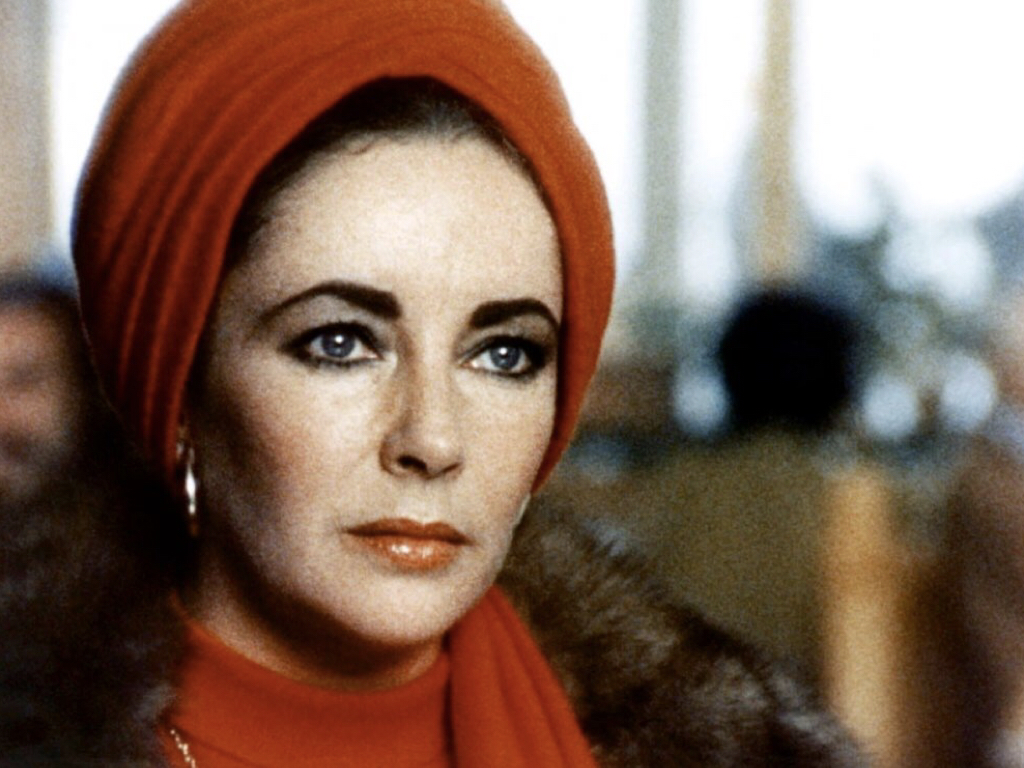 Elegant style icon wardrobe essentials: Elizabeth Taylor in headscarves
