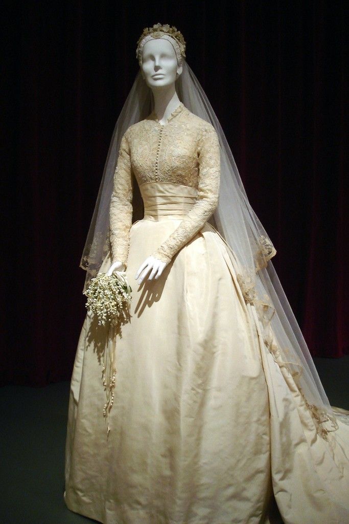 Grace Kelly's elegant wedding dresses of civil ceremony ...