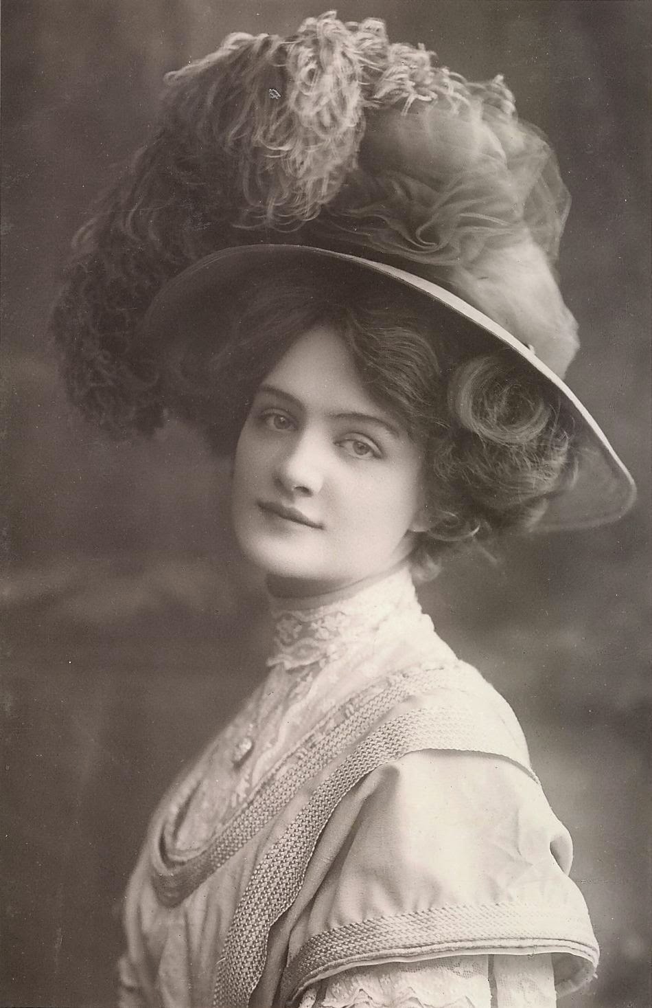 Portrait of Lily Elsie, elegancepedia