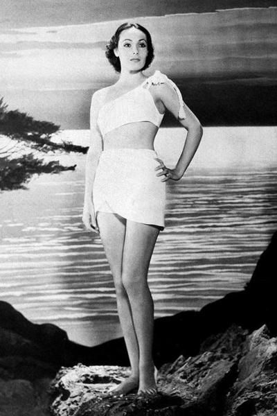 Dolores del Río in two piece bathing suit