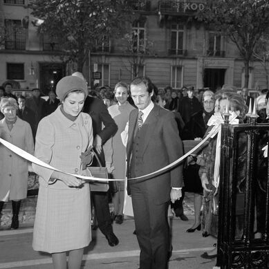 Grace Kelly at ribbon cutting ceremony of la boutique de Dior on Avenue Motaigne Paris beside Marc Bohan, 8 November 1967