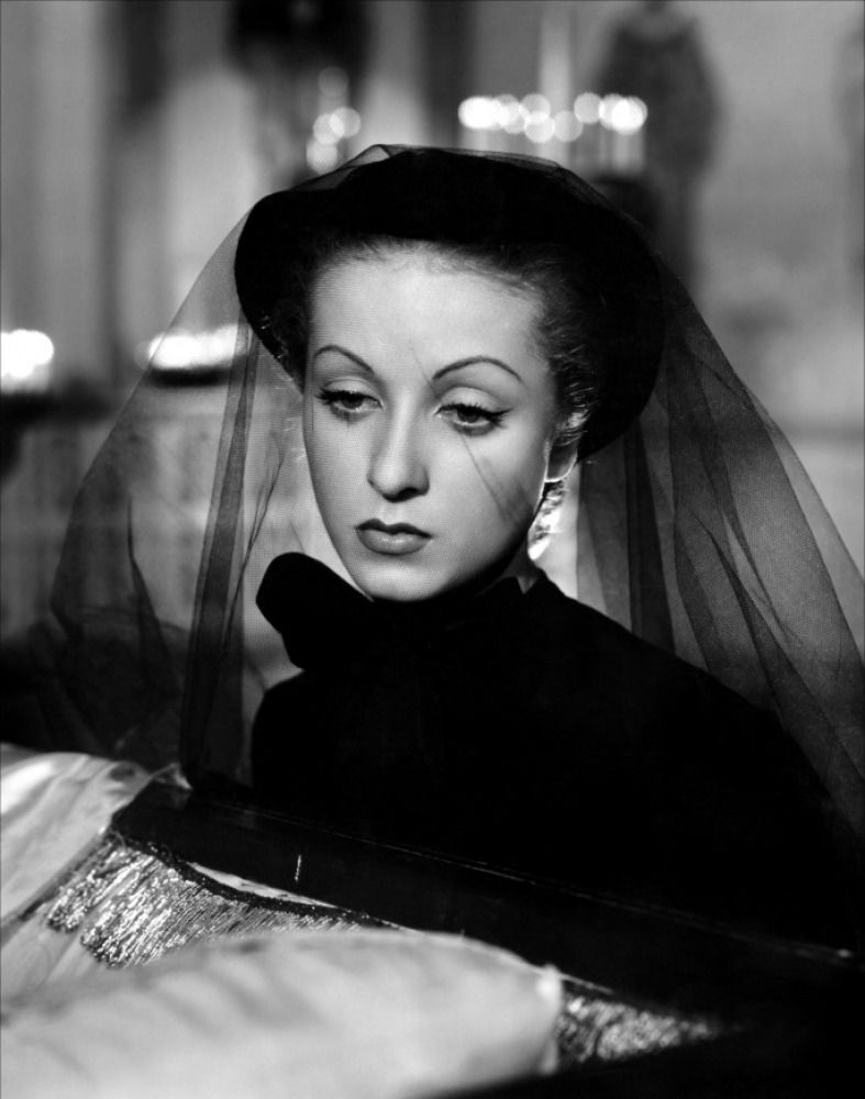 Danielle Darrieux(1 May 1917-17 October 2017), the French actress who lives more than 100 years