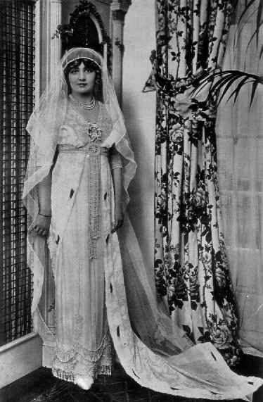 Lily Elsie on her wedding day, 1911