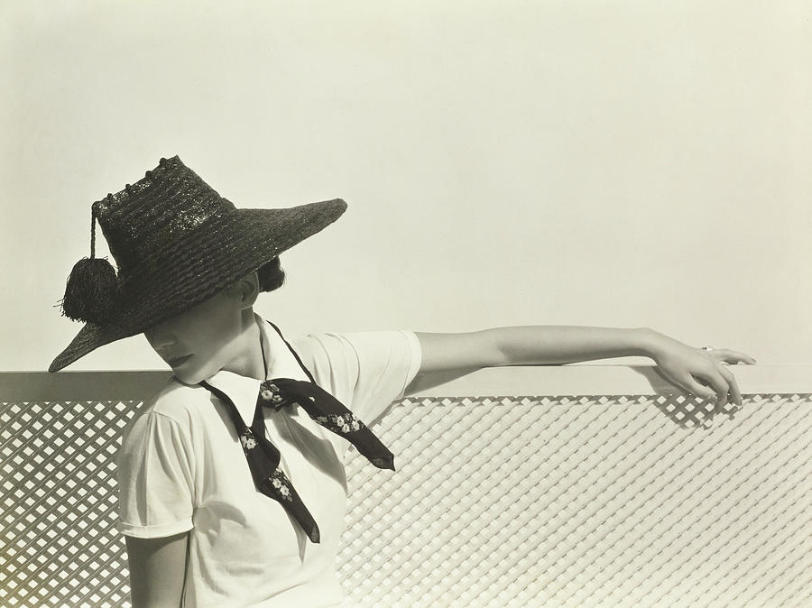 Toto Koopman in a Agnes hat, photo by Horst P. Horst