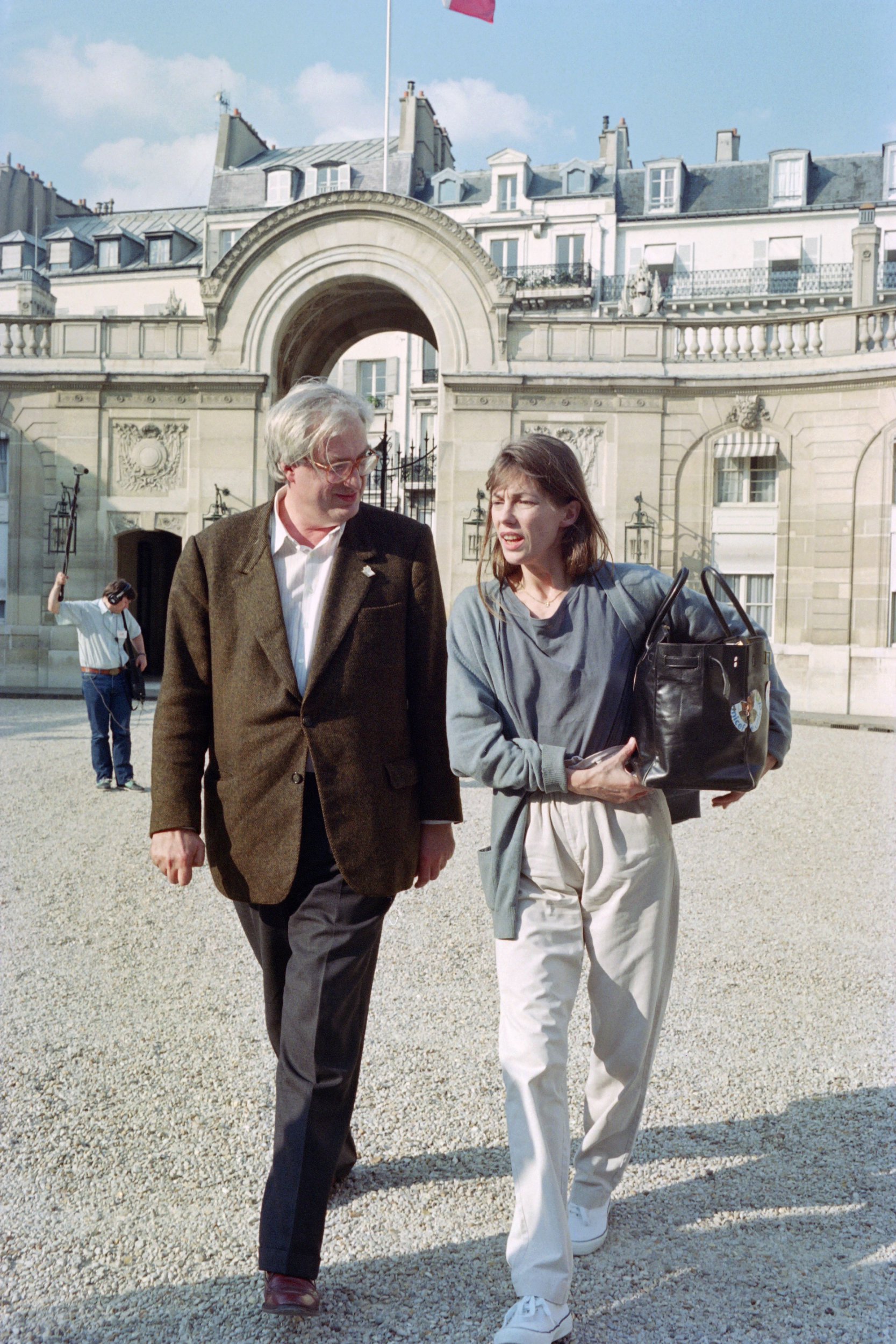 Jane Birkin carrying a Hermès Birkin Bag