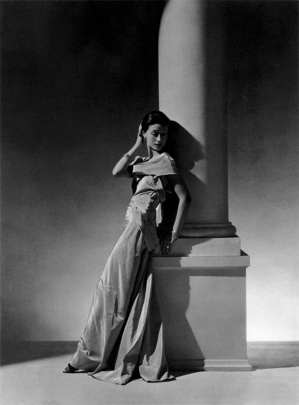 Toto Koopman wearing Madeleine Vionnet dress, photo by Hoyningen-Huene, 1934