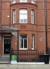 Most elegant writer Oscar Wilde No. 16 Tite Street, Chelsea, the Wilde family home from 1884 to his arrest in 1895. Now it is renumbered as No. 34