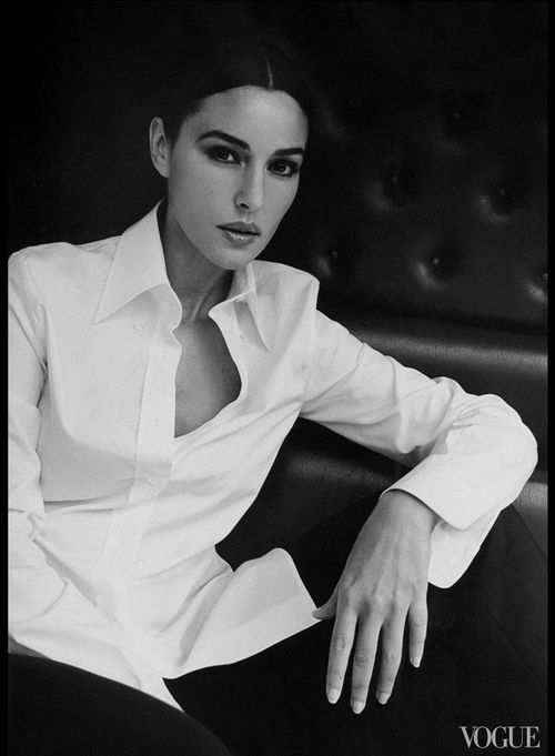 Elegant style icon wardrobe essentials: Monica Belluci in white shirt