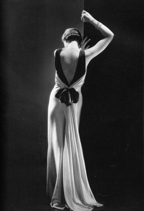 Toto Koopman wearing Augusta Bernard dress, Vogue, September, 1933, photo by Hoyningen-Huene