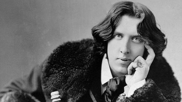 The most elegant intellectual man Oscar Wilde Wilde reclining with Poems, by Napoleon Sarony in New York in 1882. 