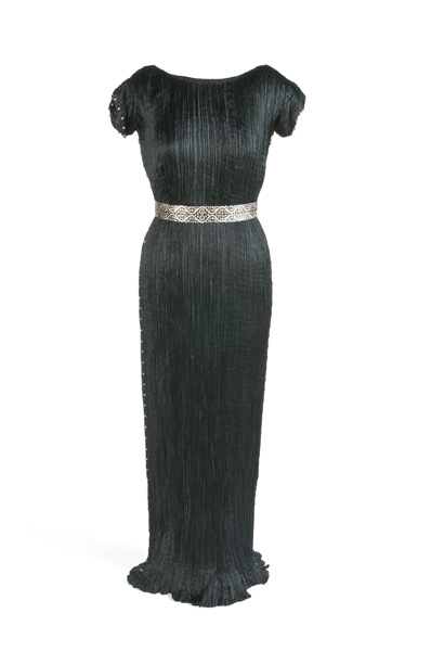 Black sleeveless Delphos dress by Mariano Fortuny