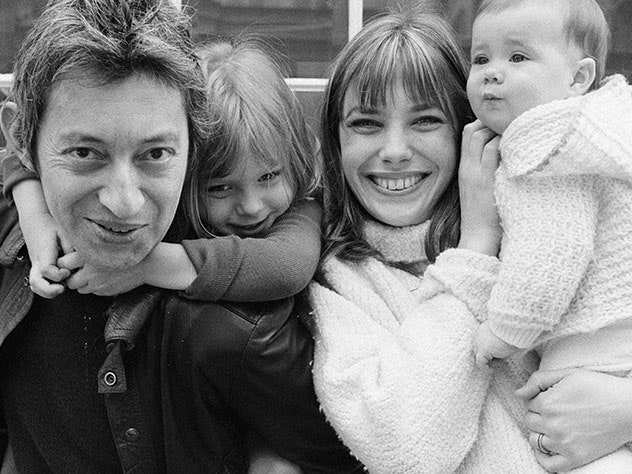 Jane Birkin with Serge Gainsbourg, her first daughter Kate Barry(second from left) and her second daughter Charlotte Gainsbourg