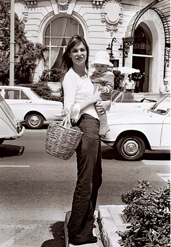 Elegant style icon wardrobe essentials: Jane Birkin in jeans
