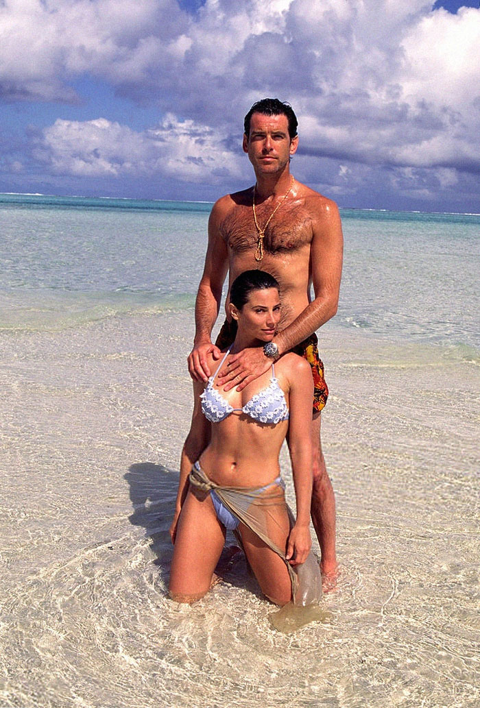 Pierce Brosnan and his second wife Keely Shaye Smith in Cabo San Lucas, México, July 1994