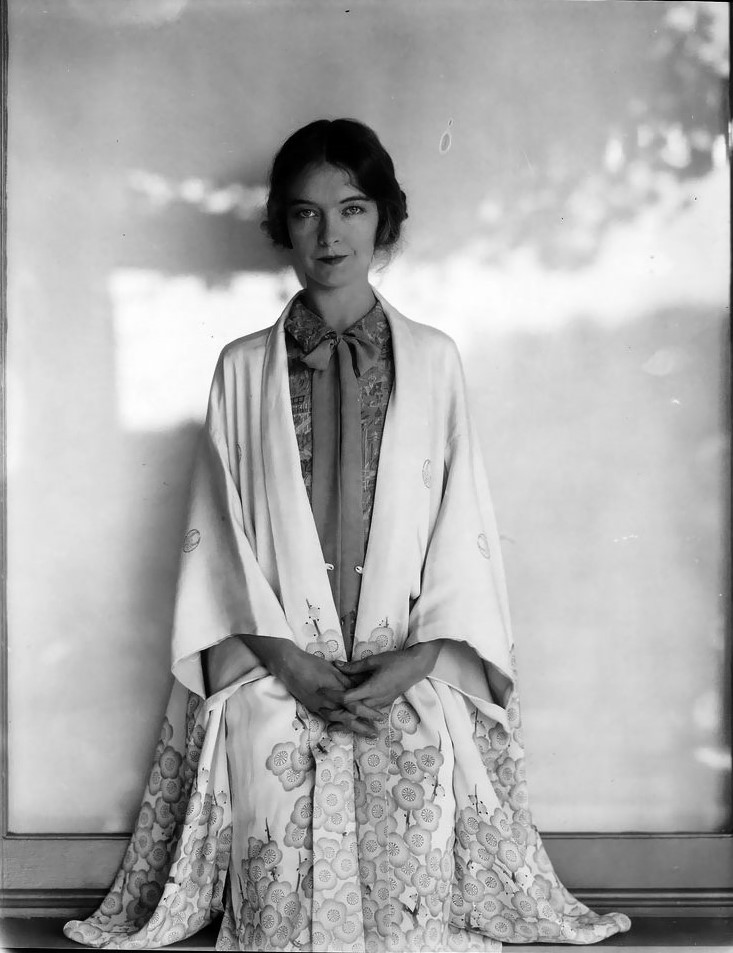 Portrait of Lillian Gish, photo by Edward Steichen, 27 January 1927