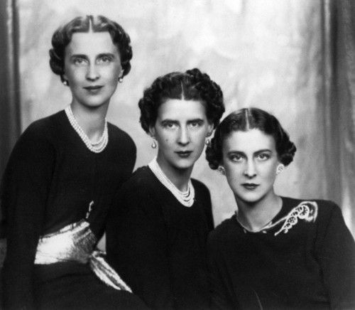 Princess Olga with her two sisters Princess Marina and Princess Elizabeth.
