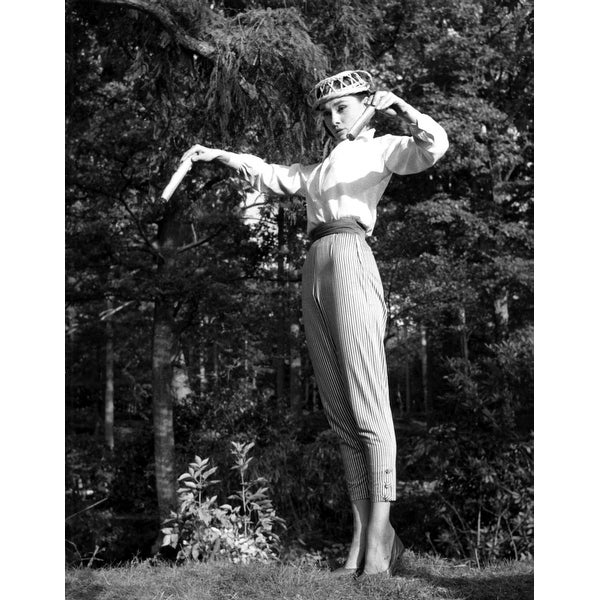 Audrey Hepburn in capri pants in film Love in the afternoon, 1957