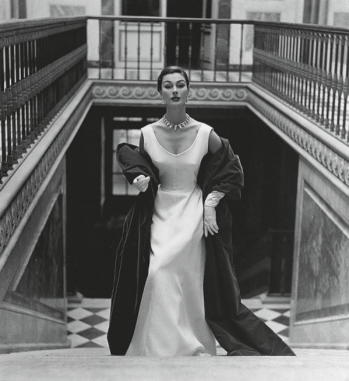 Anne Gunning  for Vogue, August 1952
