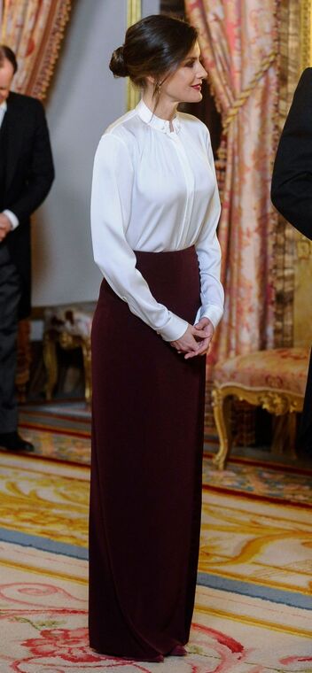 Elegant style icon wardrobe essentials: Queen Letizia of Spain in white shirt