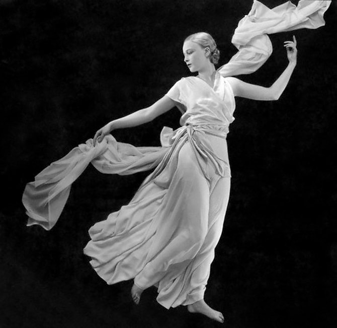 Madame Vionnets's evening wear, photo by George Hoyningen-Huene, 1931