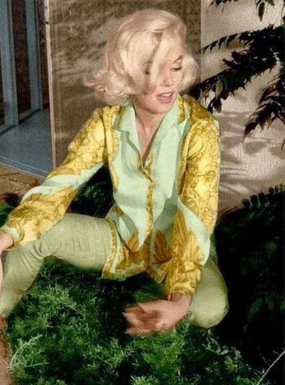 Marilyn Monroe in Emilio Pucci blouse, 1962