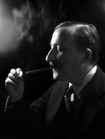 Stefan Zweig(28 November 1881-22 February 1942) smokimg pipe