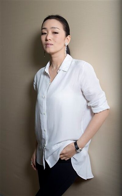 Elegant style icon wardrobe essentials: Gongli(鞏俐)in white shirt