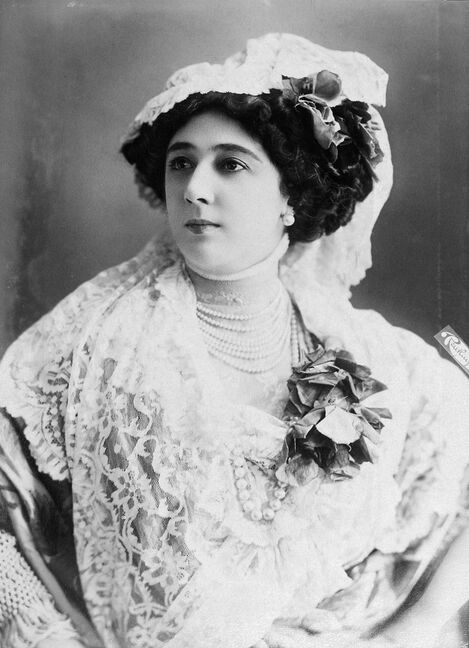 Carolina Otero, La Bella Otero(4 November 1869-12 April 1965), photo by Jean Reutlinger