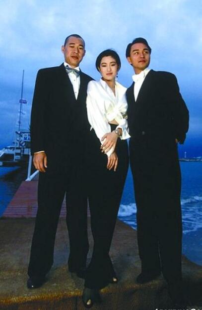 Elegant style icon wardrobe essentials: Gongli(鞏俐)in white shirt:Gong Li in white shirt, Cannes, France, 1993: Gong Li in white shirt with Chinese actor Zhang Fengyi and Hongkong actor Leslie Cheung, Cannes, France, 1993