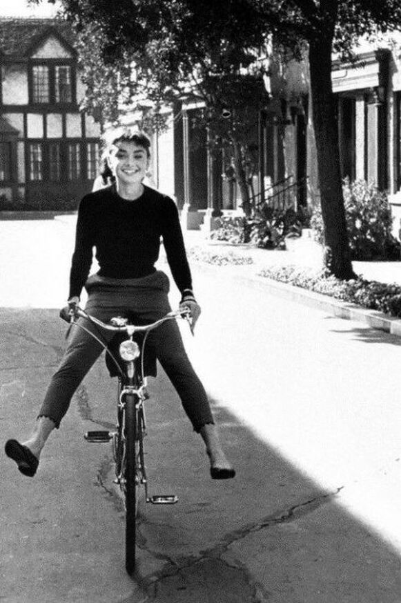 Elegant style icon wardrobe essentials: Audrey Hepburn in capri pants
