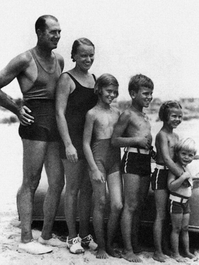Elegant style icon wardrobe essentials: Grace Kelly in swimwear as a child with her family