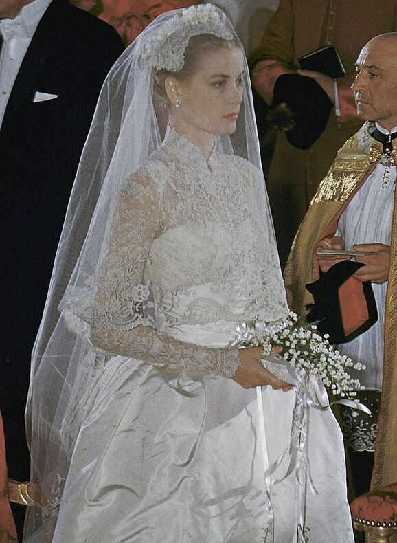 Grace Kelly's elegant wedding dresses of civil ceremony and religious ceremony on April 1956