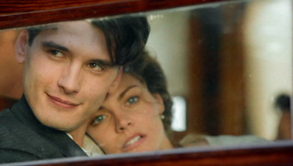 Best Spanish tv series Gran Hotel about the love story of Julio and Alicia