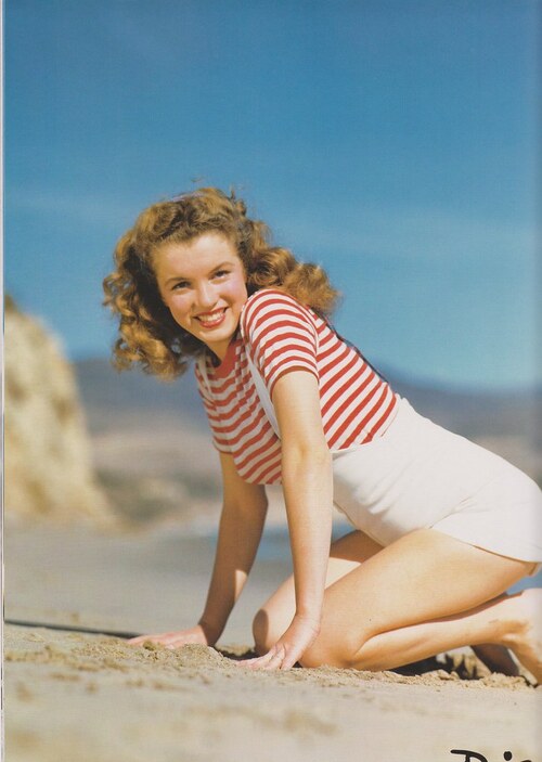 Elegant style icon wardrobe essentials: Marilyn Monroe in shorts, 1945
