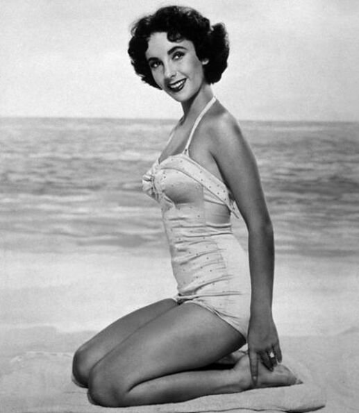 Elizabeth Taylor young in swimming suit