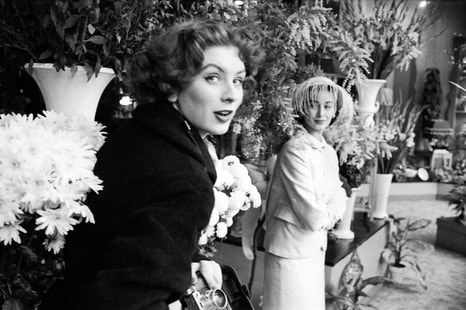 Dorian Leigh with her younger sister Suzy Parker, 1953