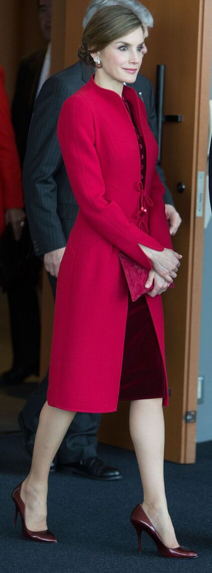 Queen Letizia red coat of standup collar with tie-front closure by Felipe Varela