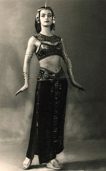 Olga Zabotkina (18 January 1936-21 December 2001) dancing, elegancepedia, Olga Zabotkina as Cleopatra in Fokine's Egyptian Nights.