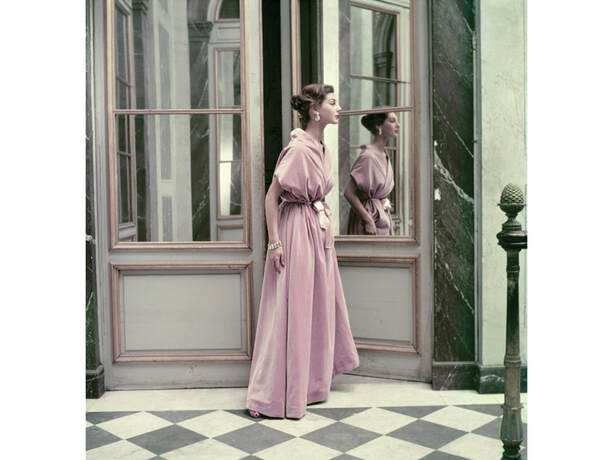  Vestido Balenziaga Vogue de noviembre 1952,  © Frances McLaughlin-Gill